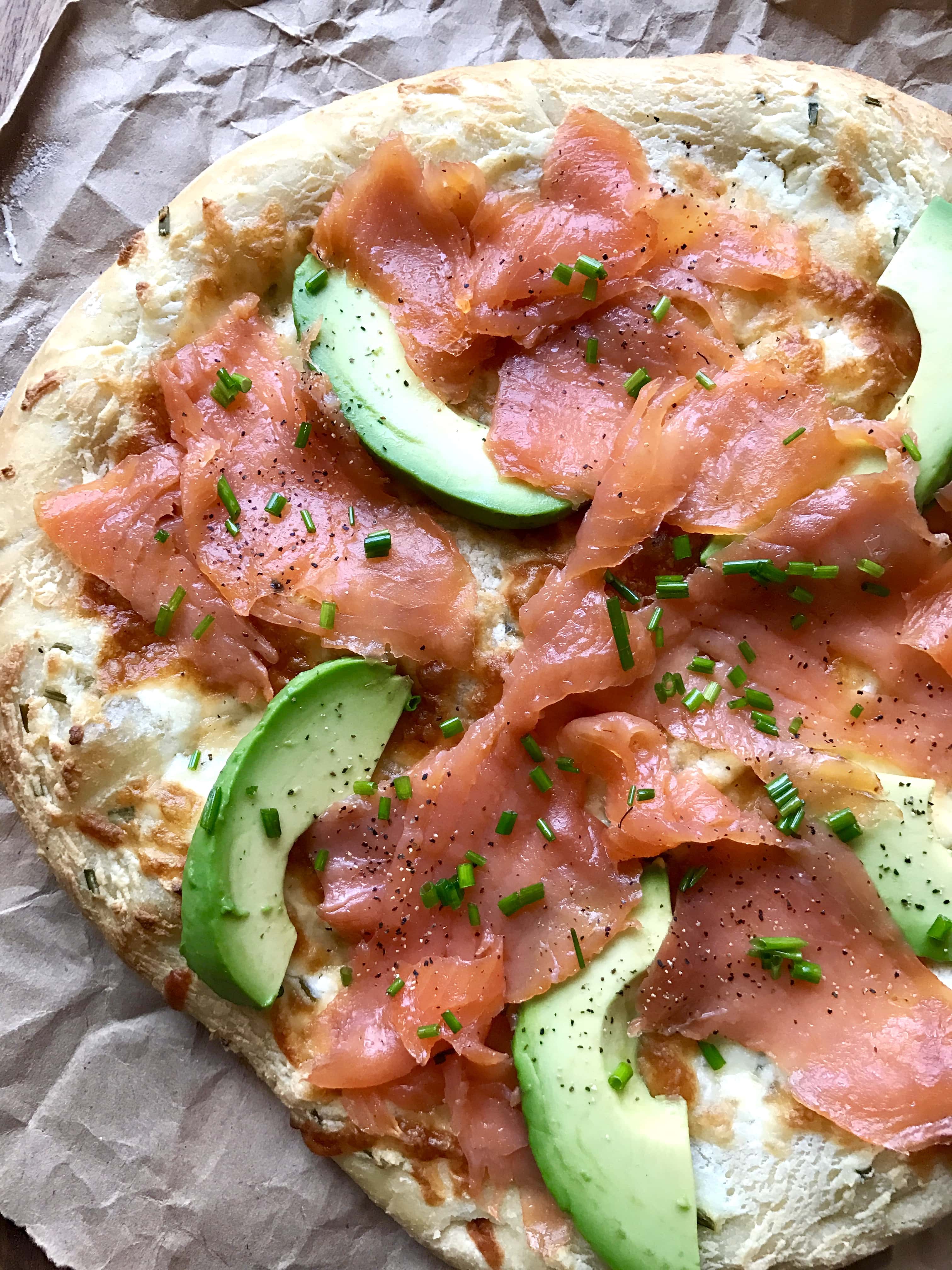 smoked salmon avocado pizza