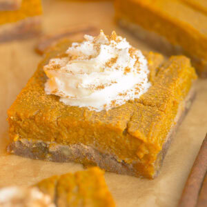 Healthy pumpkin pie bars