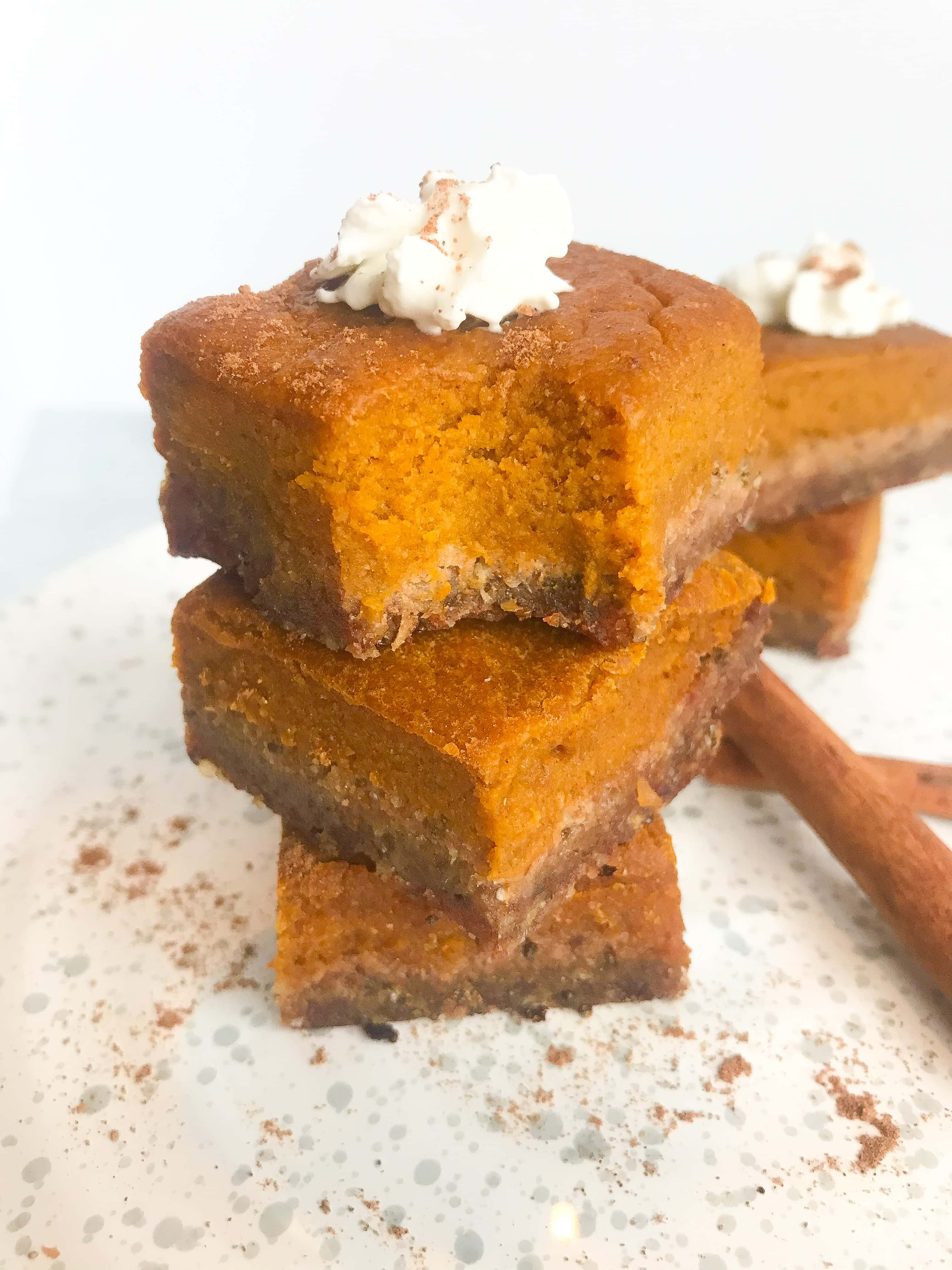10+ Easy and Healthy Pumpkin and Fall Recipes/ Healthy Pumpkin Pie Bars