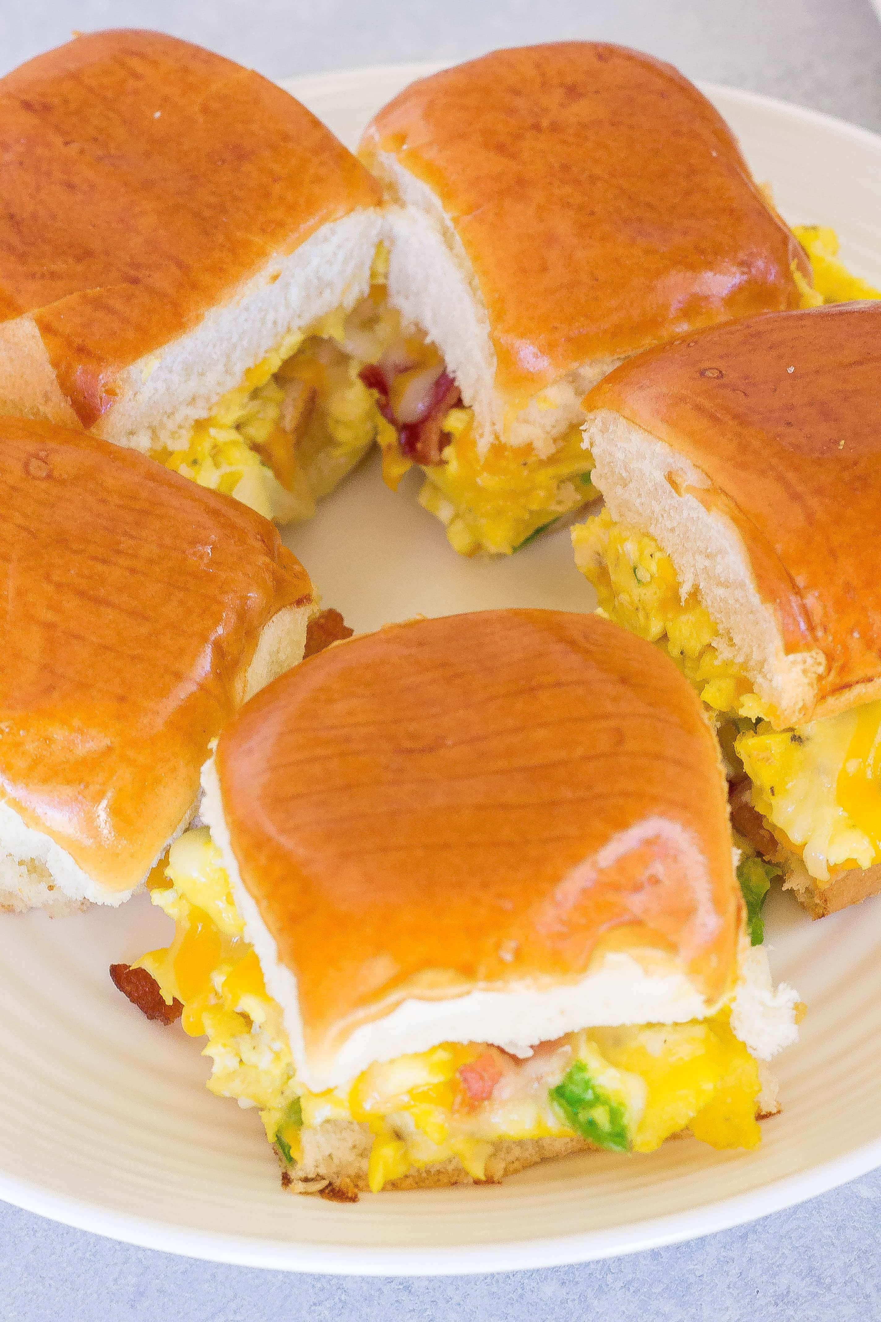 Cheesy Bacon Egg Breakfast Sliders - Julie's Eats & Treats ®