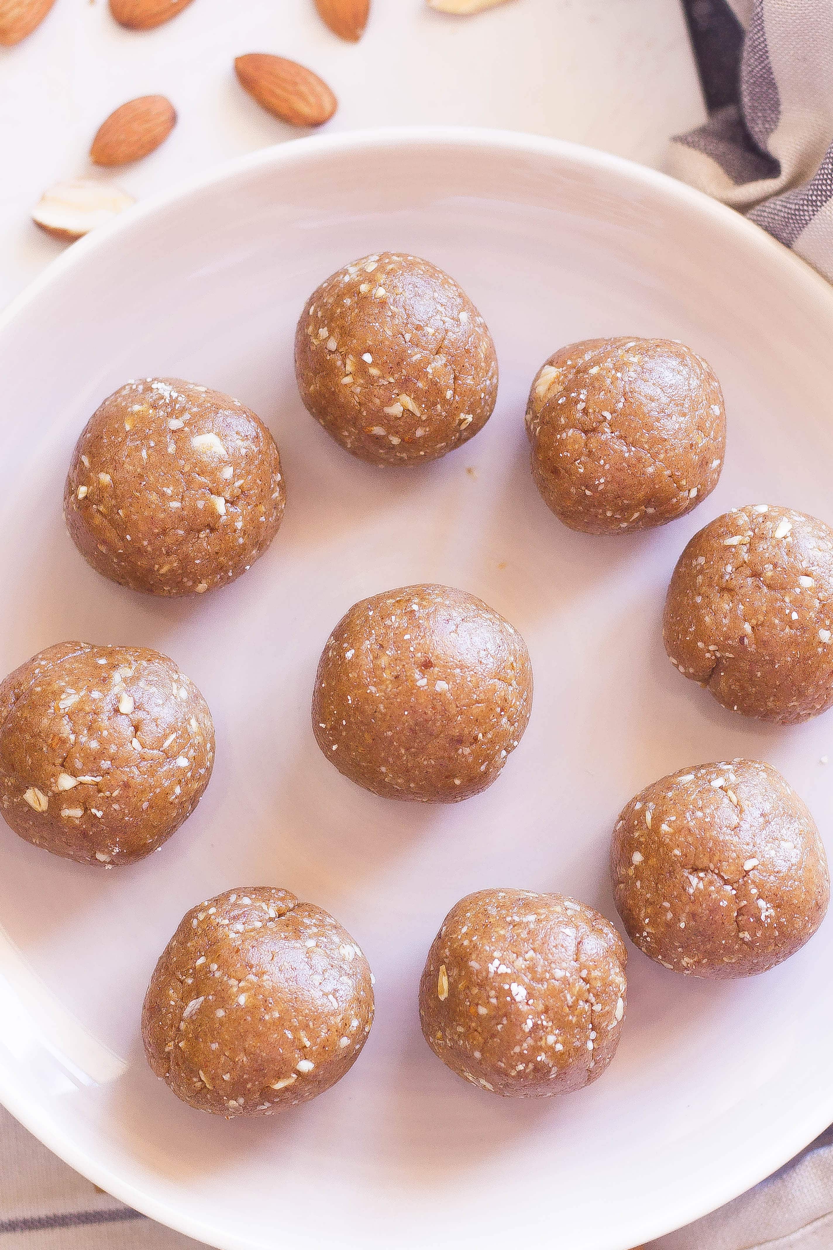 Peanut Butter Oatmeal Protein Balls