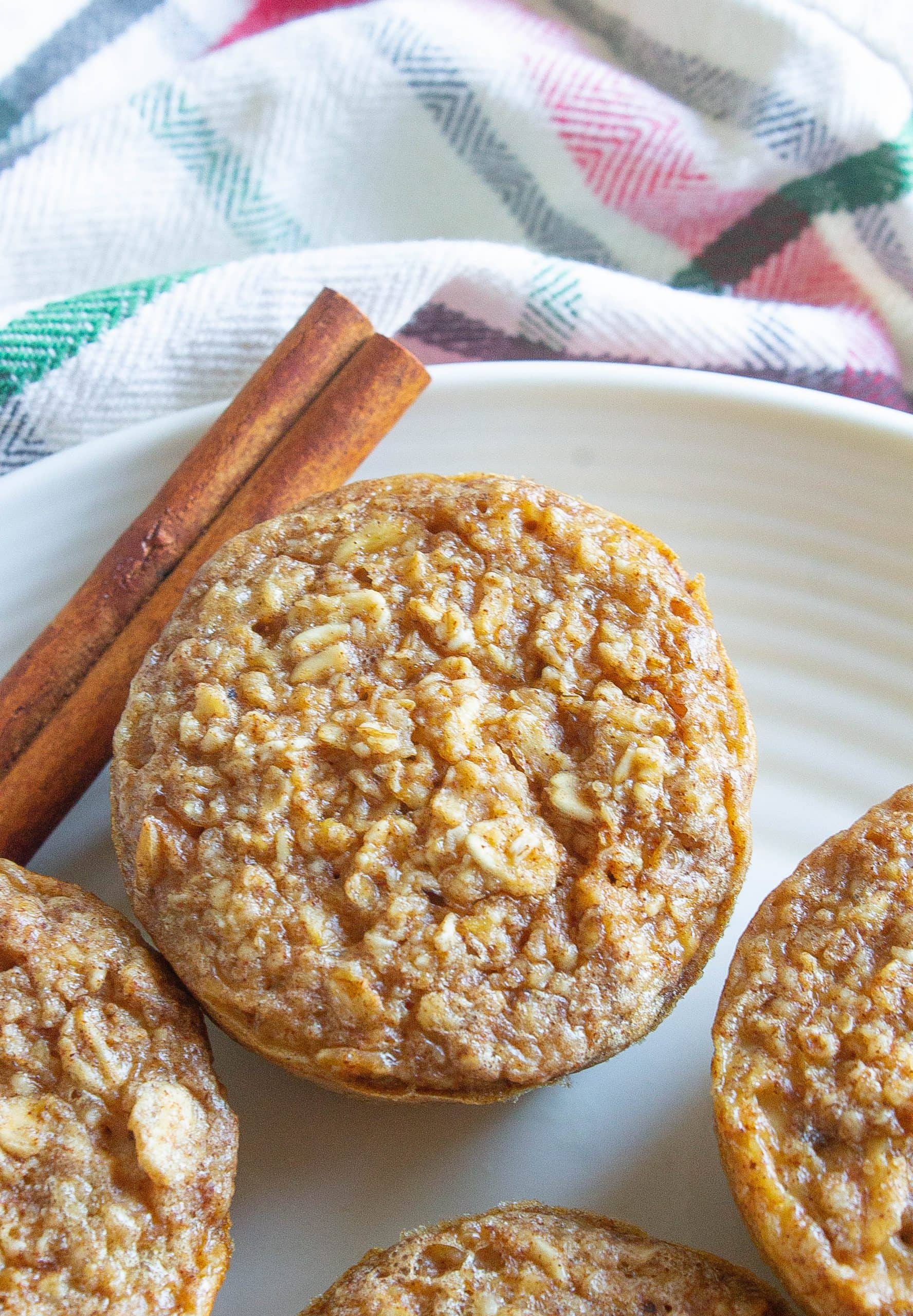 Healthy Gingerbread Oatmeal Bites