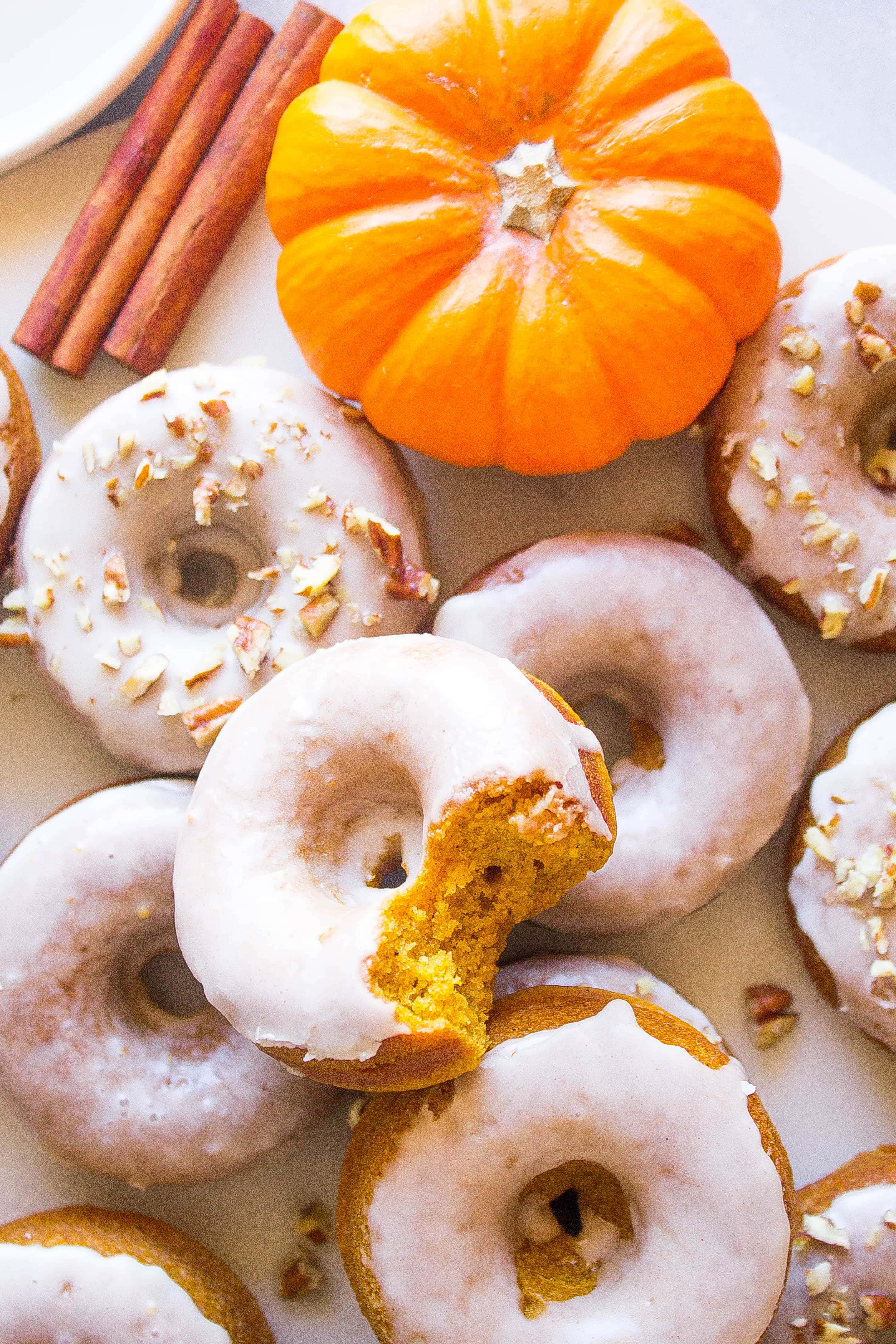 10+ Easy and Healthy Pumpkin and Fall Recipes/ Baked Pumpkin Spice Donuts