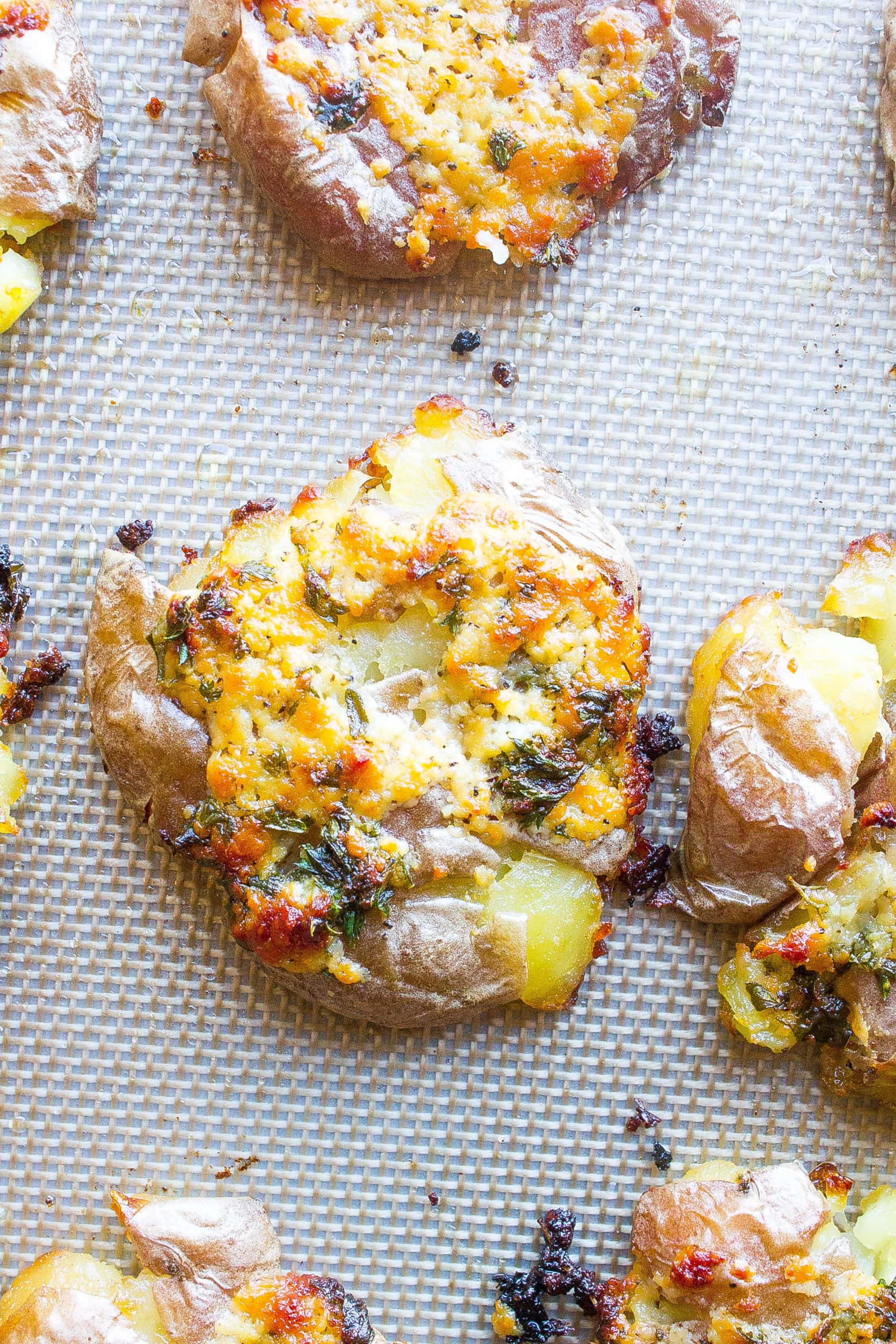 Crispy Garlic Parmesan Smashed Potatoes