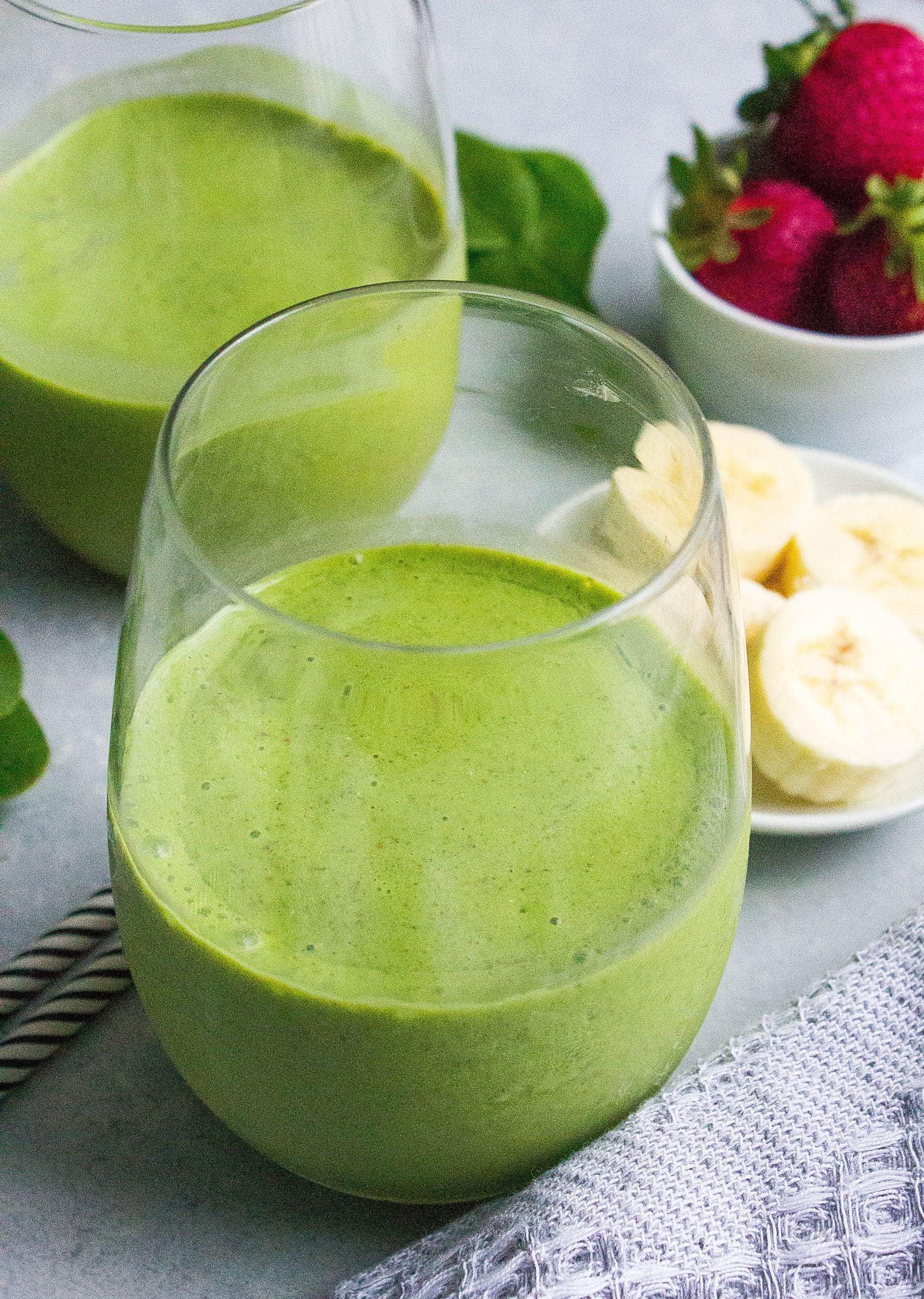 Easy Green Detox Smoothie {Meal Replacement & Cleanse)