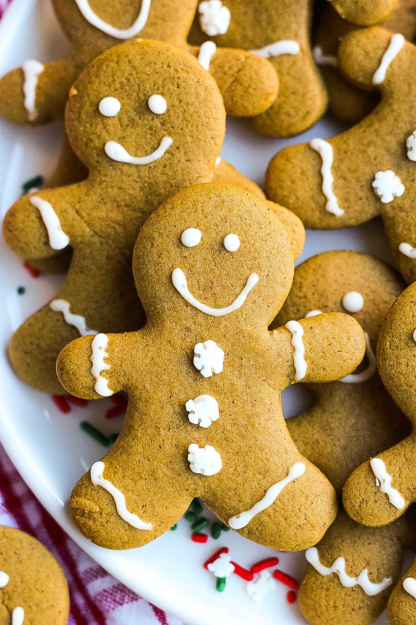 The Best Gingerbread Men Cookie Recipe (Soft & Chewy)