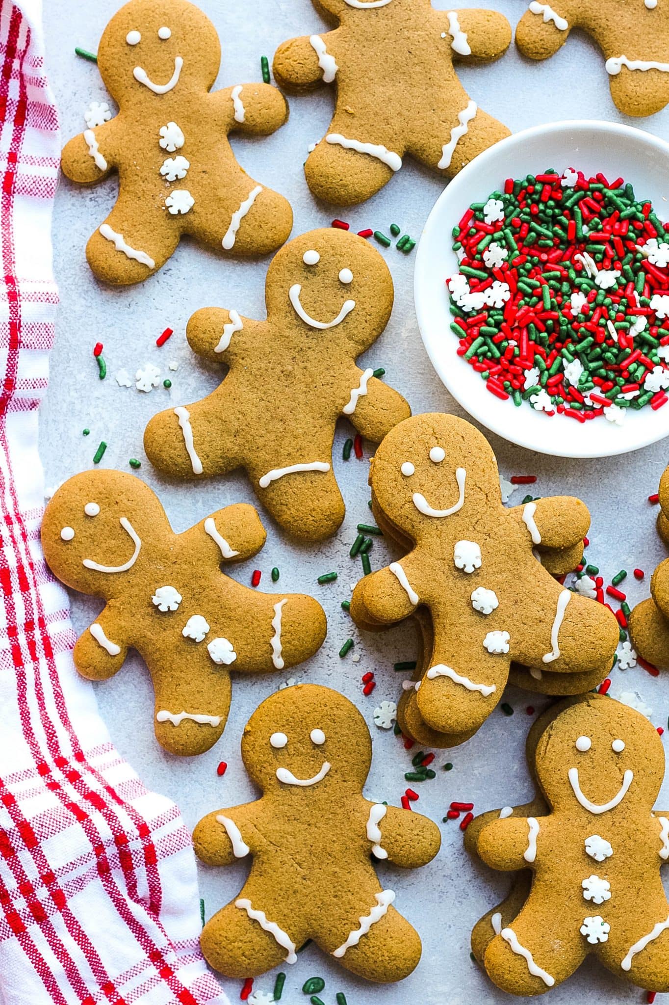 The Best Gingerbread Men Cookie Recipe (Soft & Chewy)