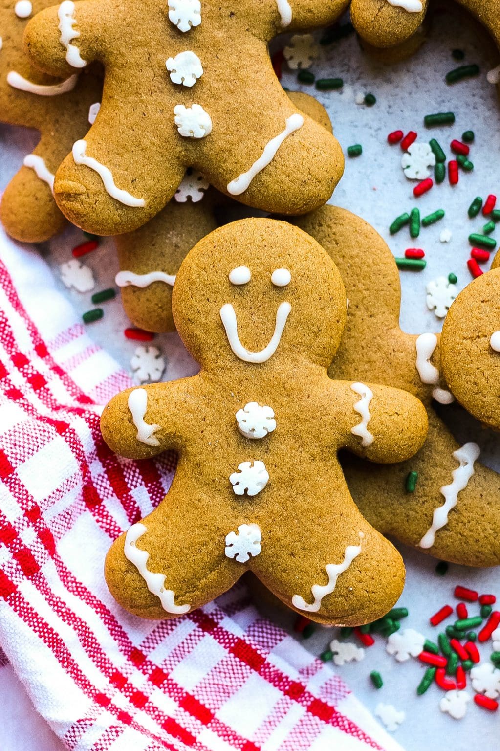 The Best Gingerbread Men Cookie Recipe (Soft & Chewy)