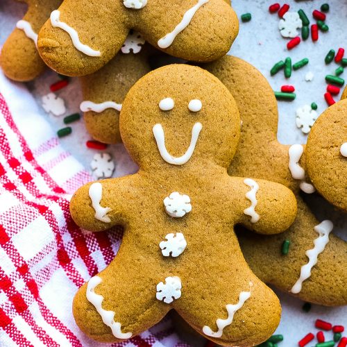 The Best Gingerbread Men Cookie Recipe (Soft & Chewy)