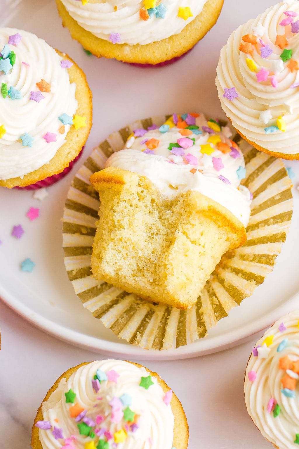 Easy Vanilla Cupcake Recipe Fluffy And Moist 6116