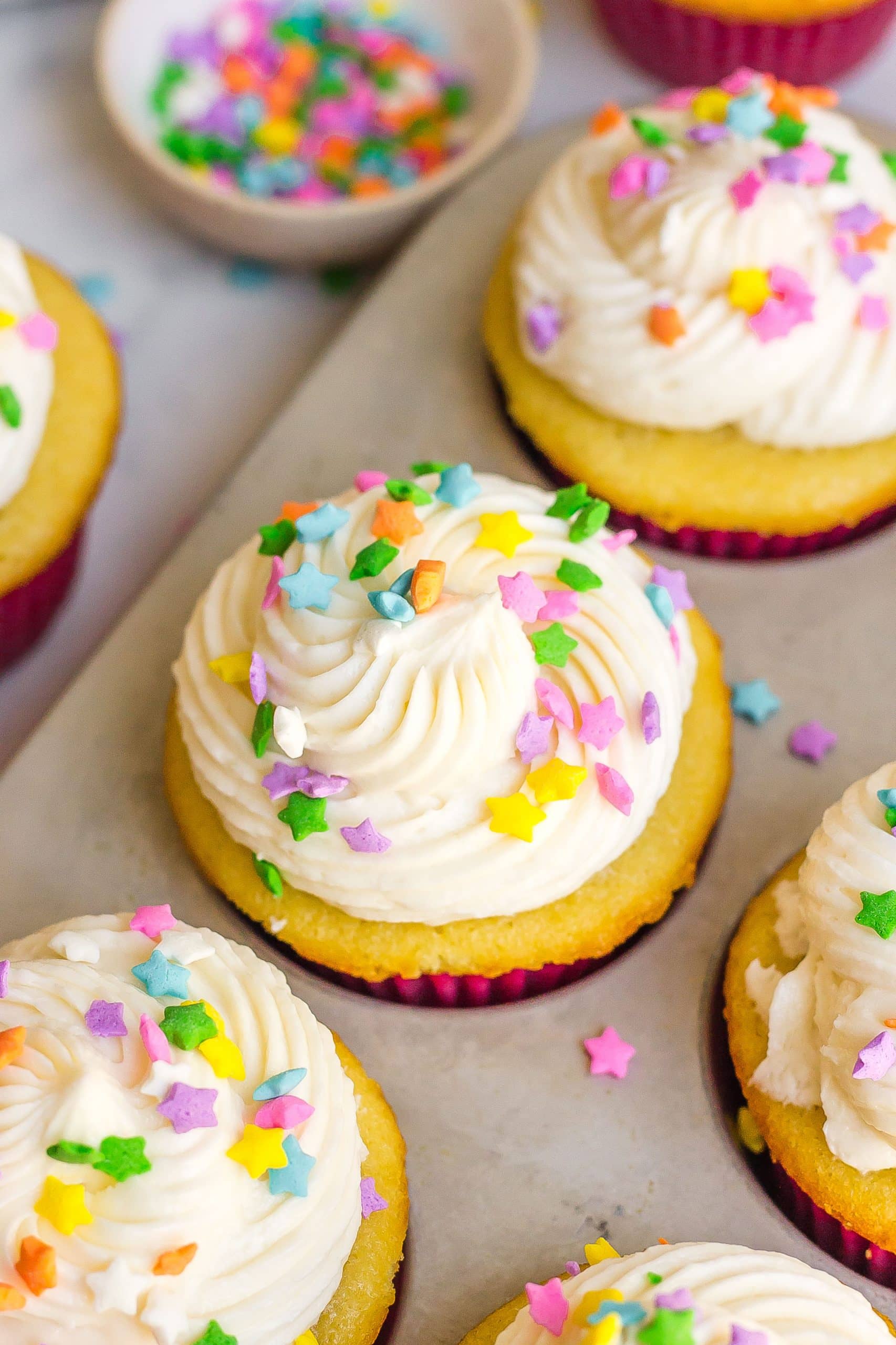 Easy Vanilla Cupcake Recipe that anyone can make