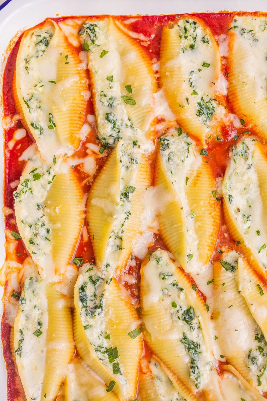 EASY Ricotta Cheese and Spinach Stuffed Pasta Shells