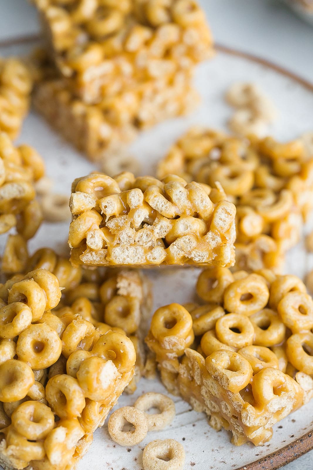Inside of peanut butter treat bar with Cheerios.
