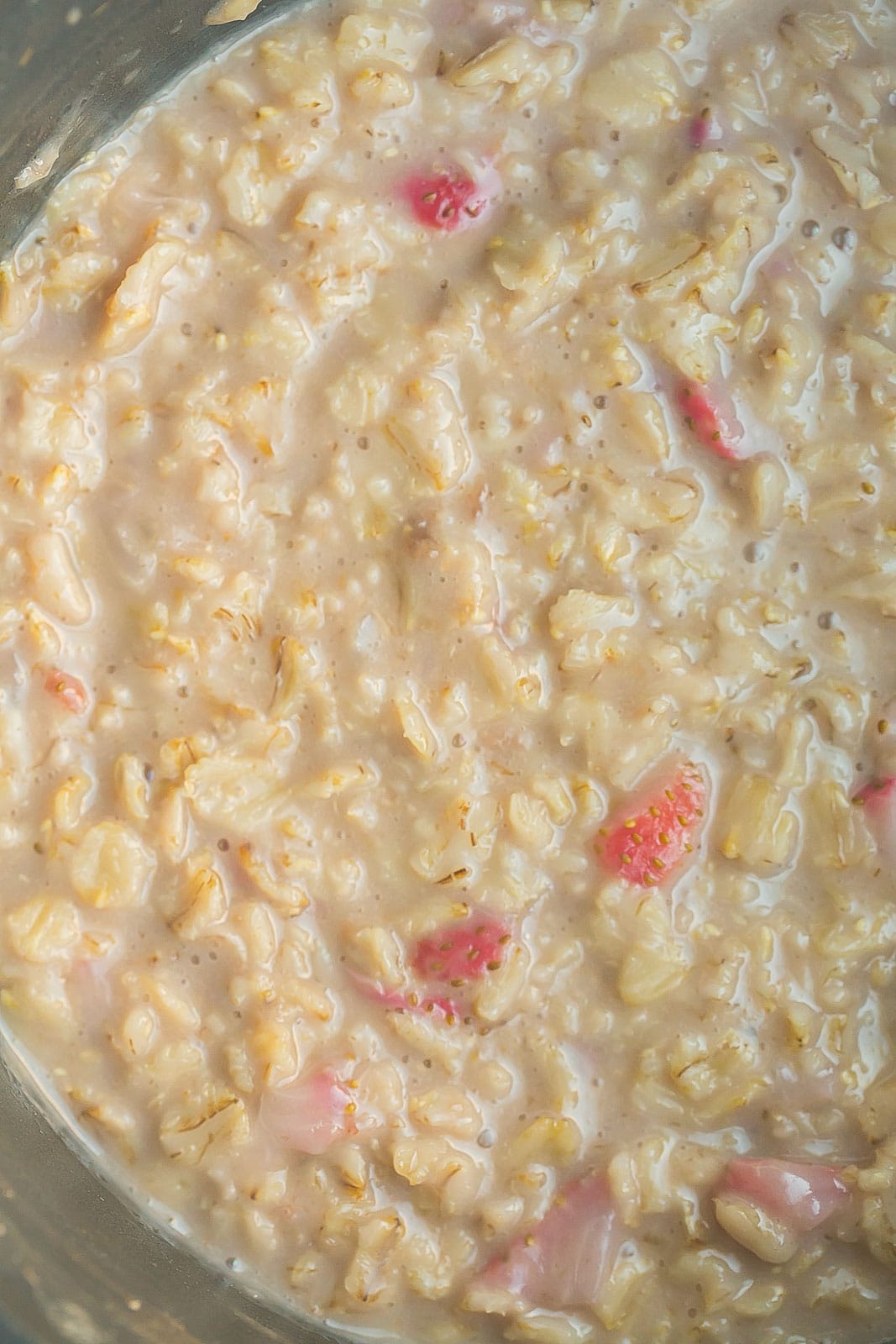How to make Strawberry and Cream Oatmeal in a pot.