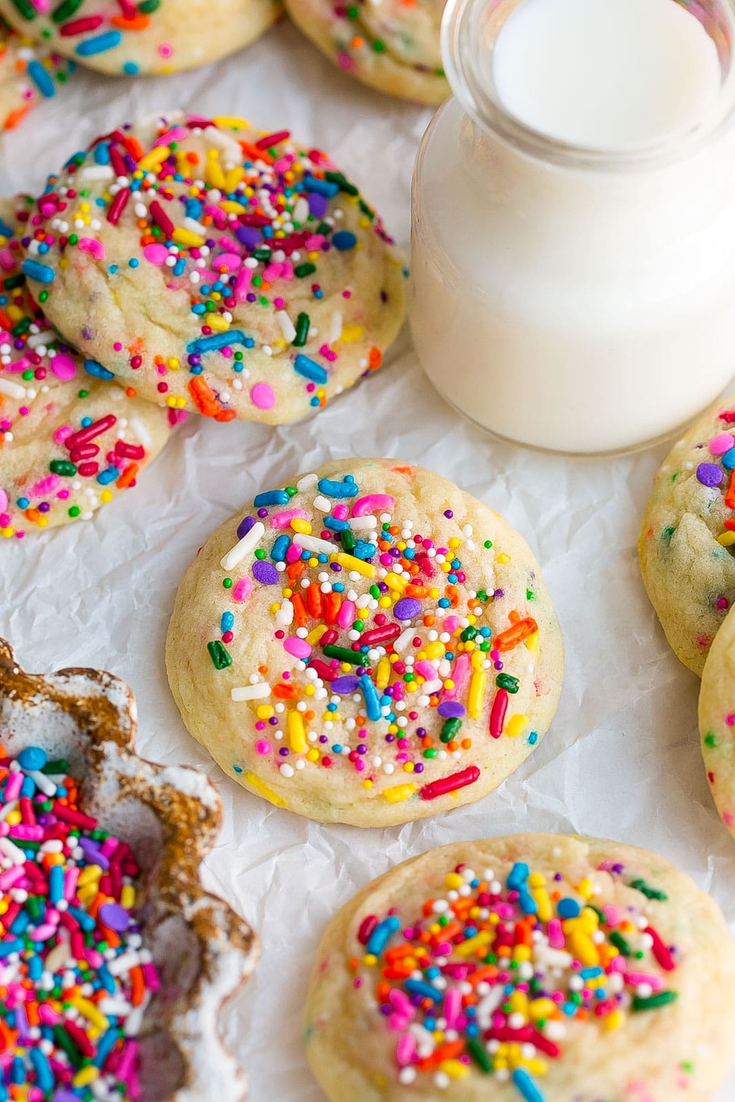 Sprinkle cookies with milk glass.