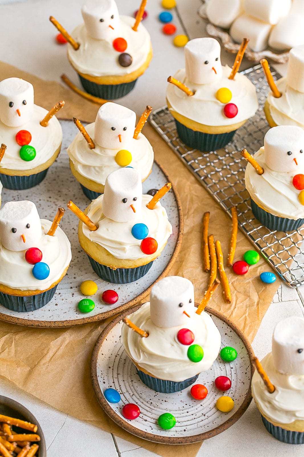 Christmas cupcakes that look like melted snowmen.