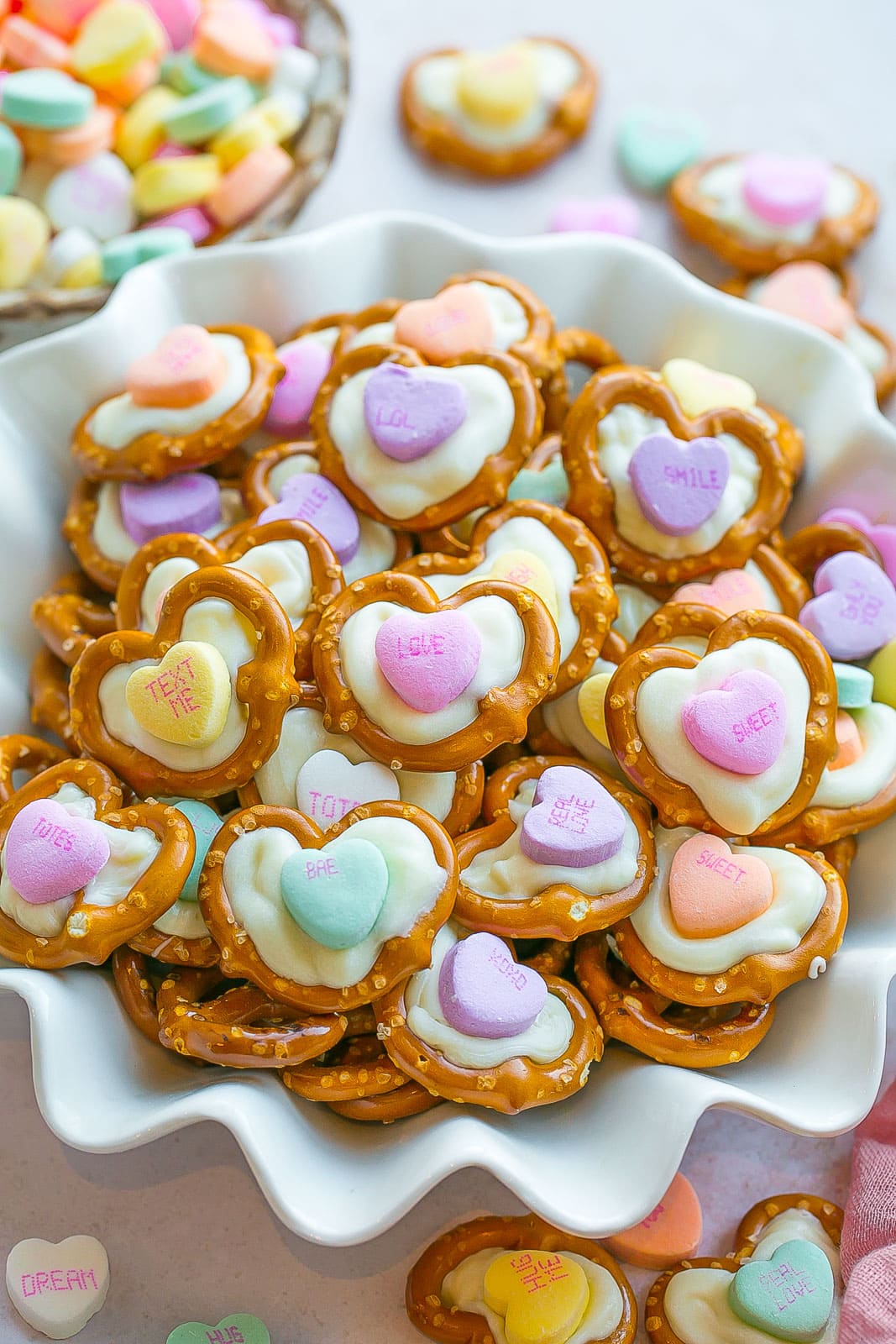 Valentine's day pretzel treats. 
