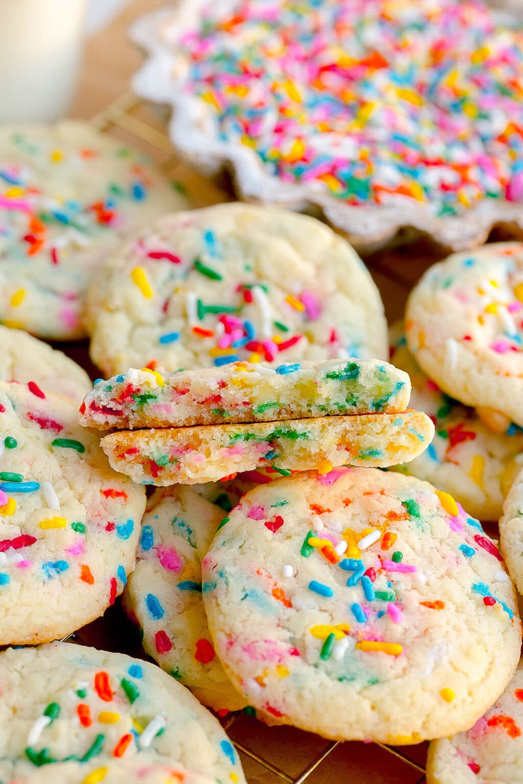 Funfetti Cake Mix Cookies Recipe (Made With 6 Ingredients)