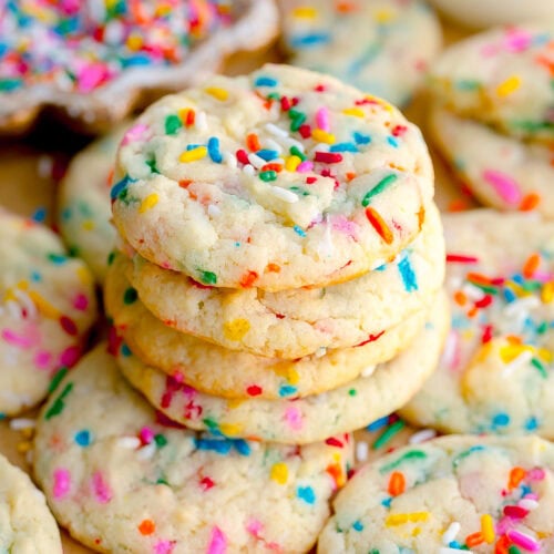 Funfetti Cake Mix Cookies Recipe (Made With 6 Ingredients)