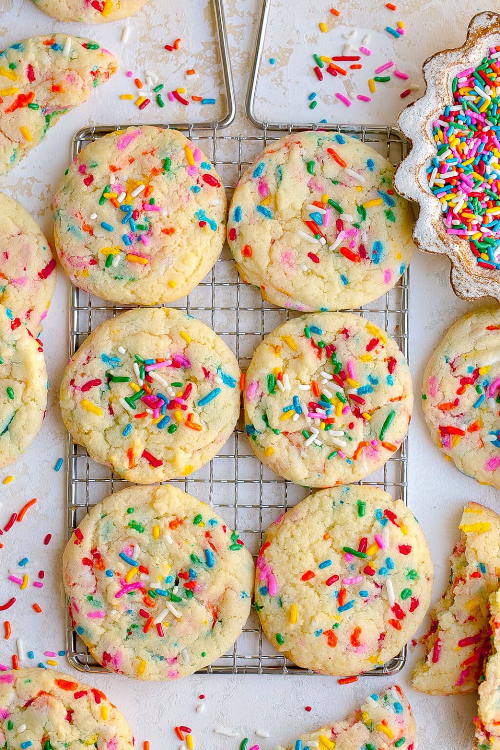 Funfetti Cake Mix Cookies Recipe (Made With 6 Ingredients)