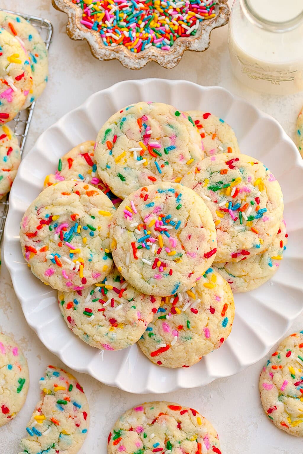 Funfetti Cake Mix Cookies Recipe (Made With 6 Ingredients)