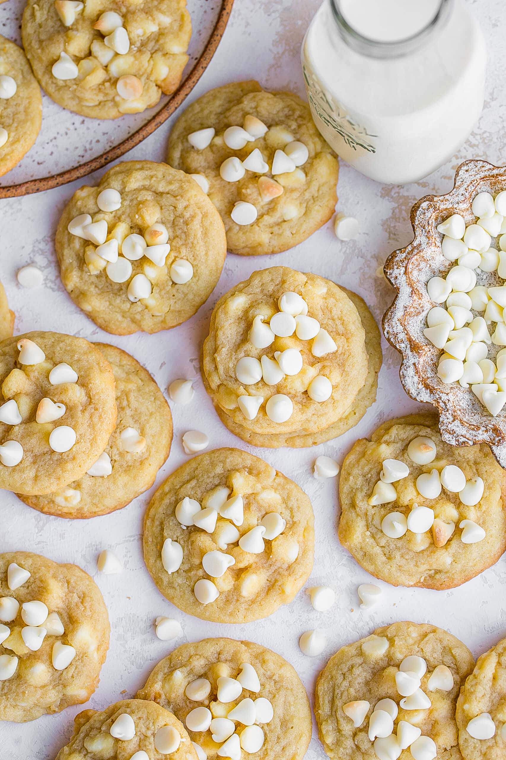 Cookies with white chocolate chips.