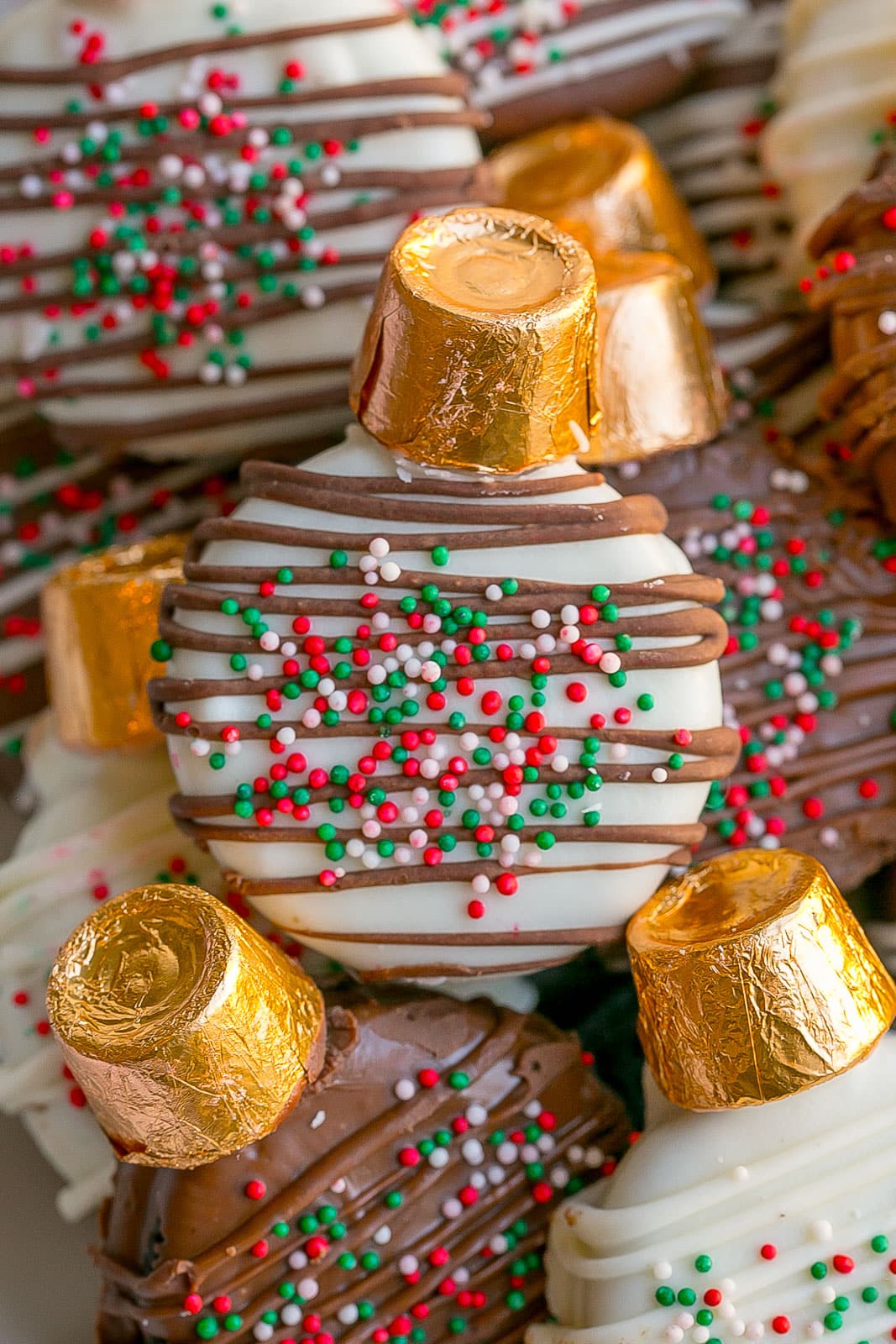 Close up of Oreo Ornament cookies.