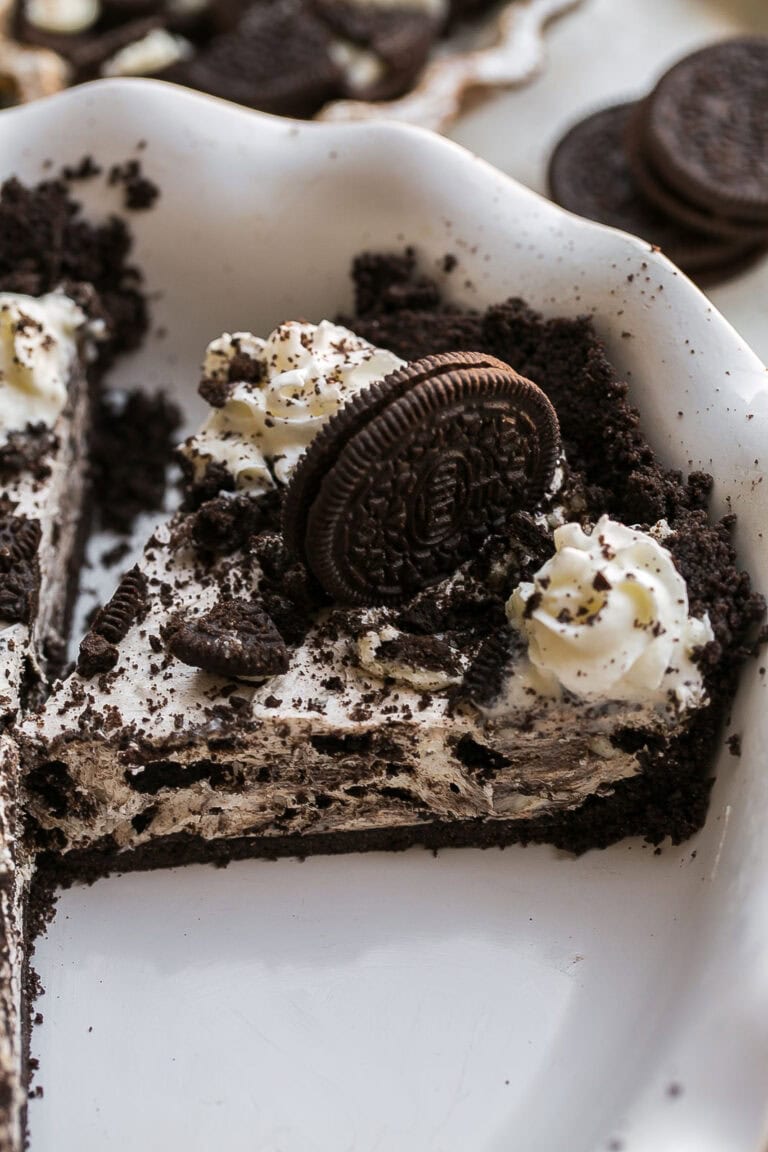 Cookies and Cream Pie (No Bake Oreo Pie)