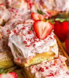 Strawberry Cinnamon Rolls Strawberry Cinnamon Rolls-26